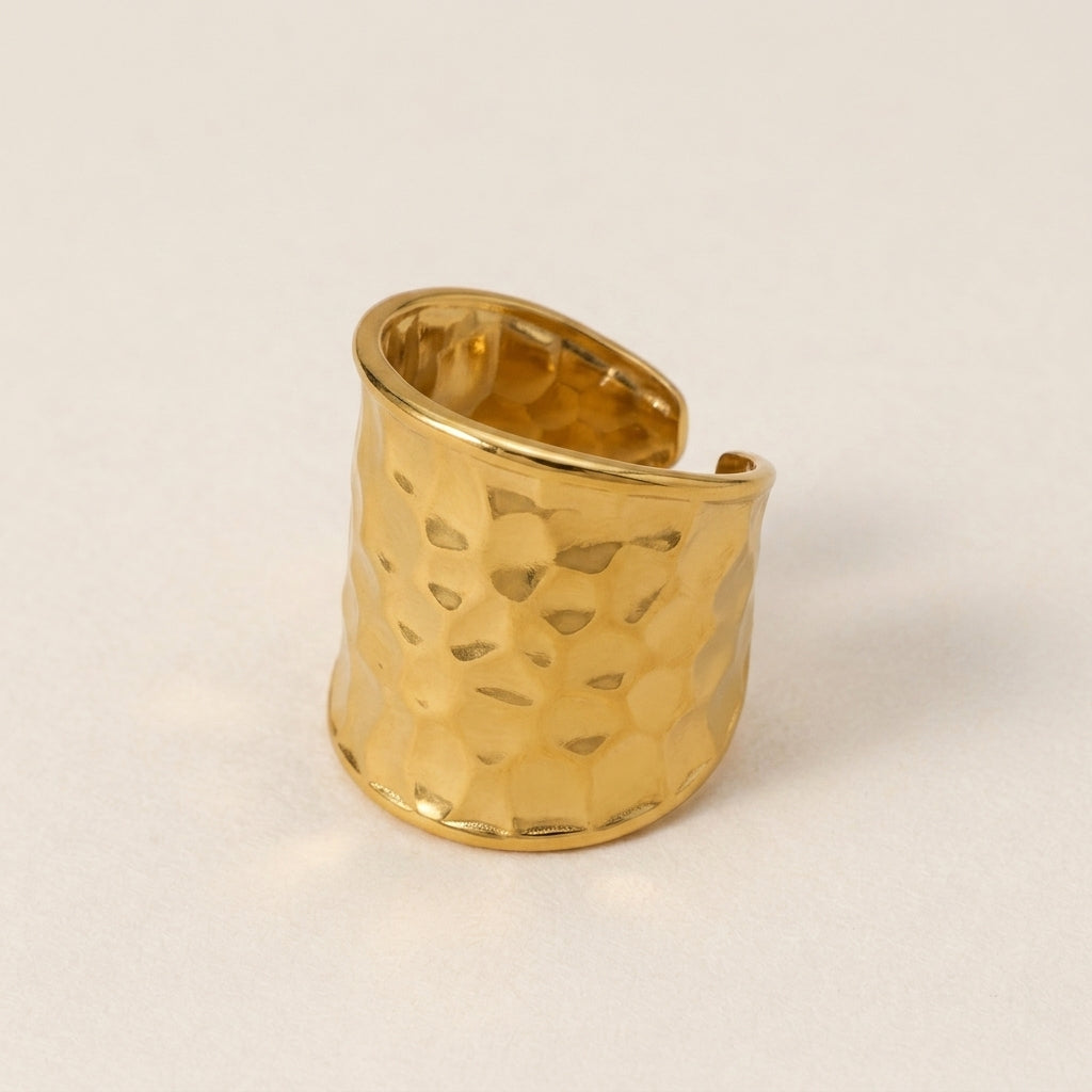 Refined Bold Hammer Texture Band Ring
