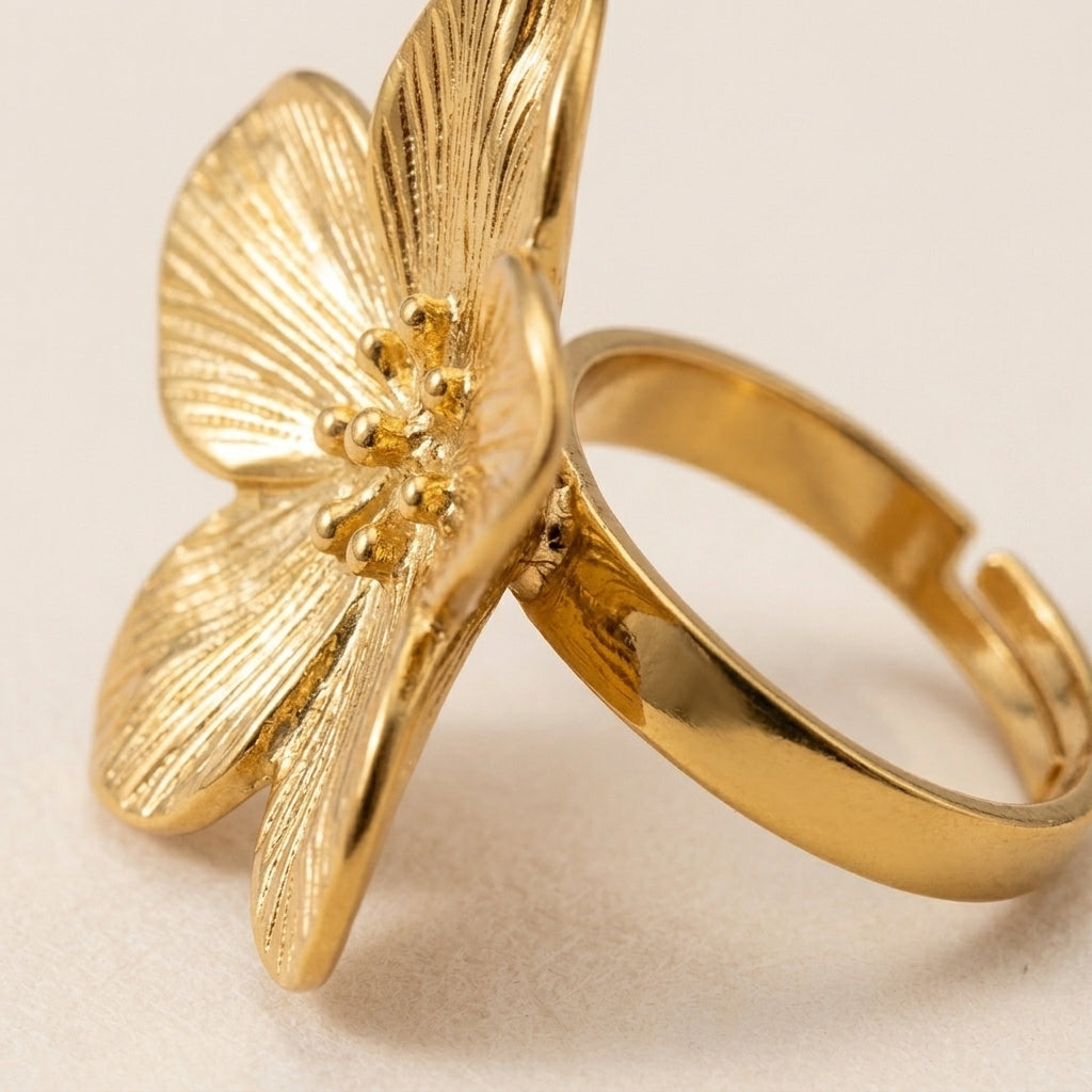Elegant Gold Flower Ring
