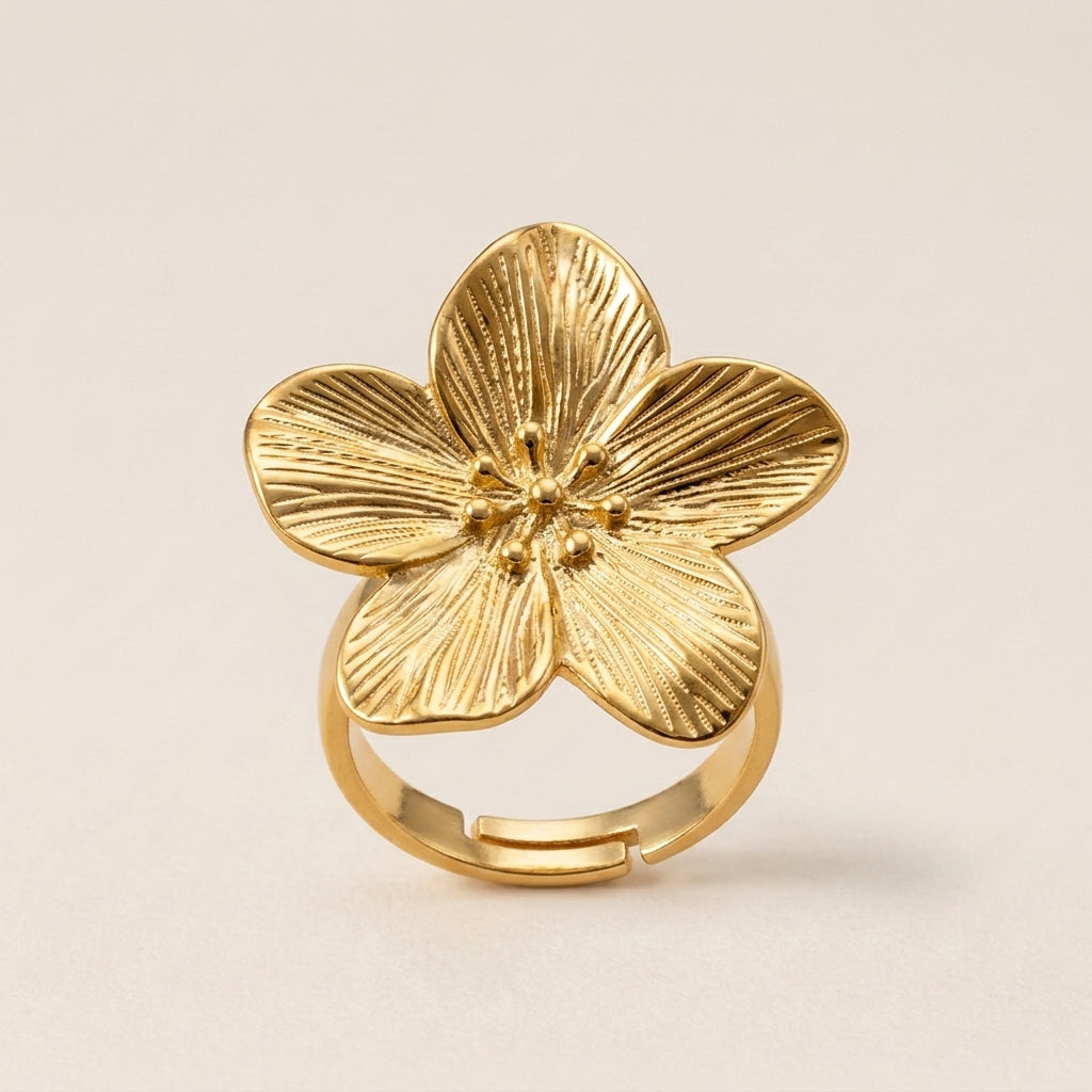 Elegant Gold Flower Ring