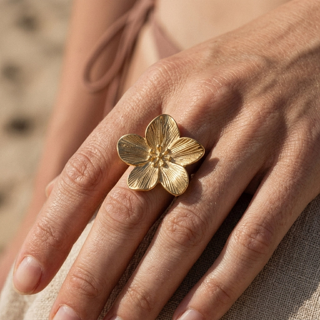 Elegant Gold Flower Ring