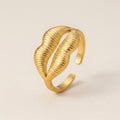 Kiss ring