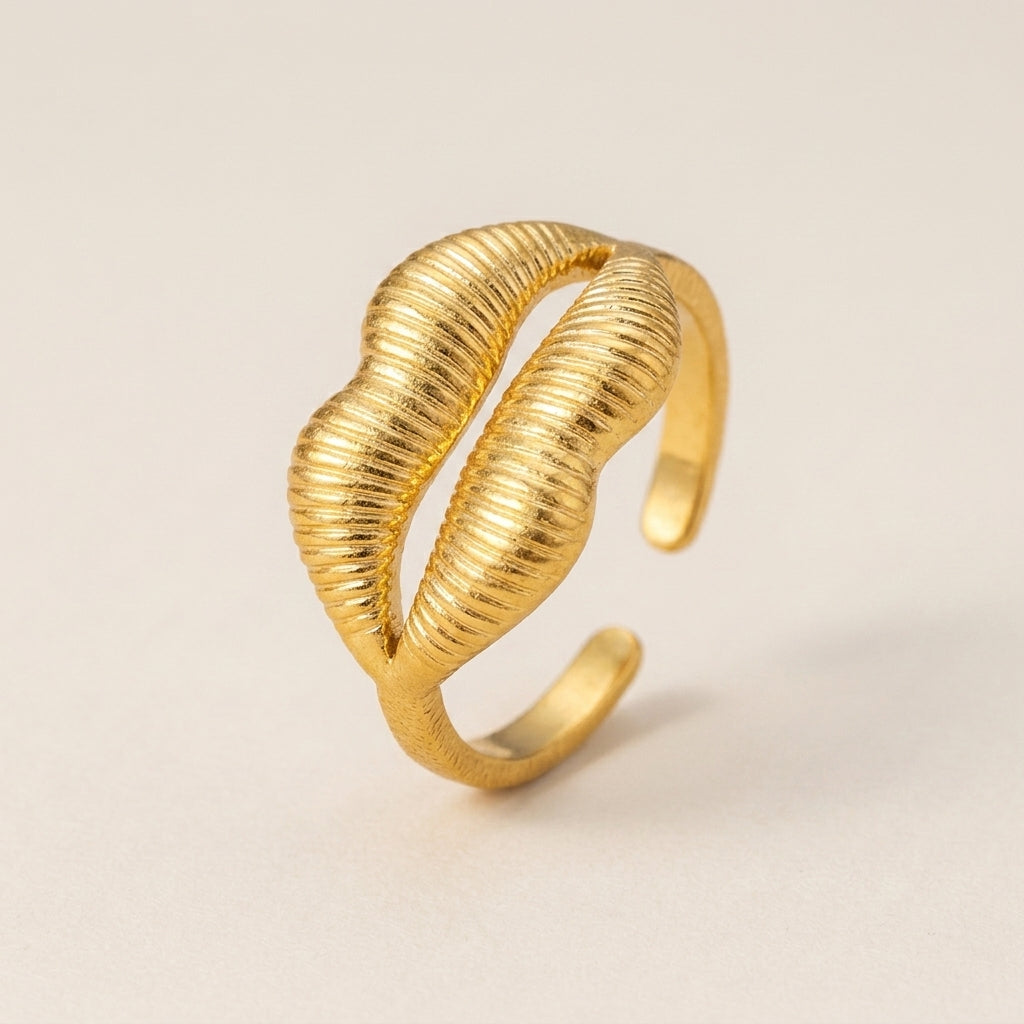 Kiss ring